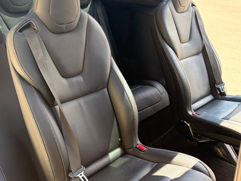 Used 2023 Tesla Model X Plaid image 6