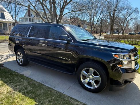Used 2019 Chevrolet Suburban LT image 1