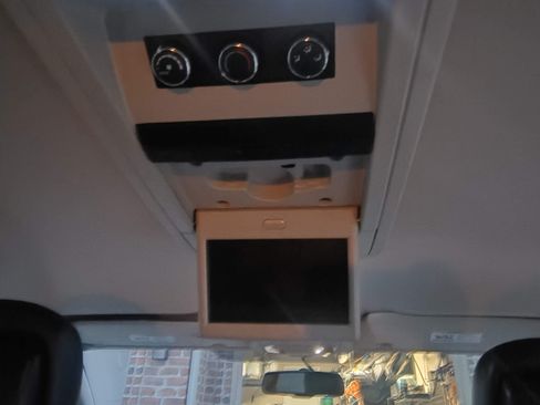 Used 2014 Chrysler Town & Country Touring image 29