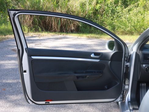 Used 2007 Volkswagen GTI 2.0T 2-Door image 27