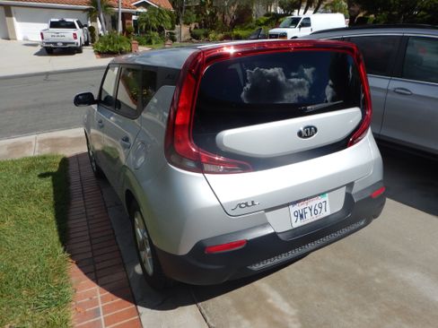 Used 2020 Kia Soul LX image 6
