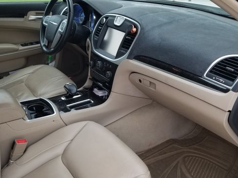 Used 2013 Chrysler 300 image 6
