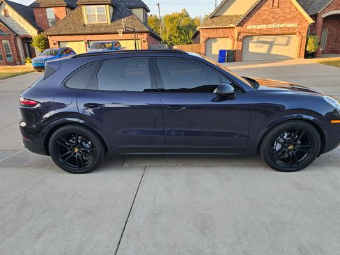 Used 2019 Porsche Cayenne image 2