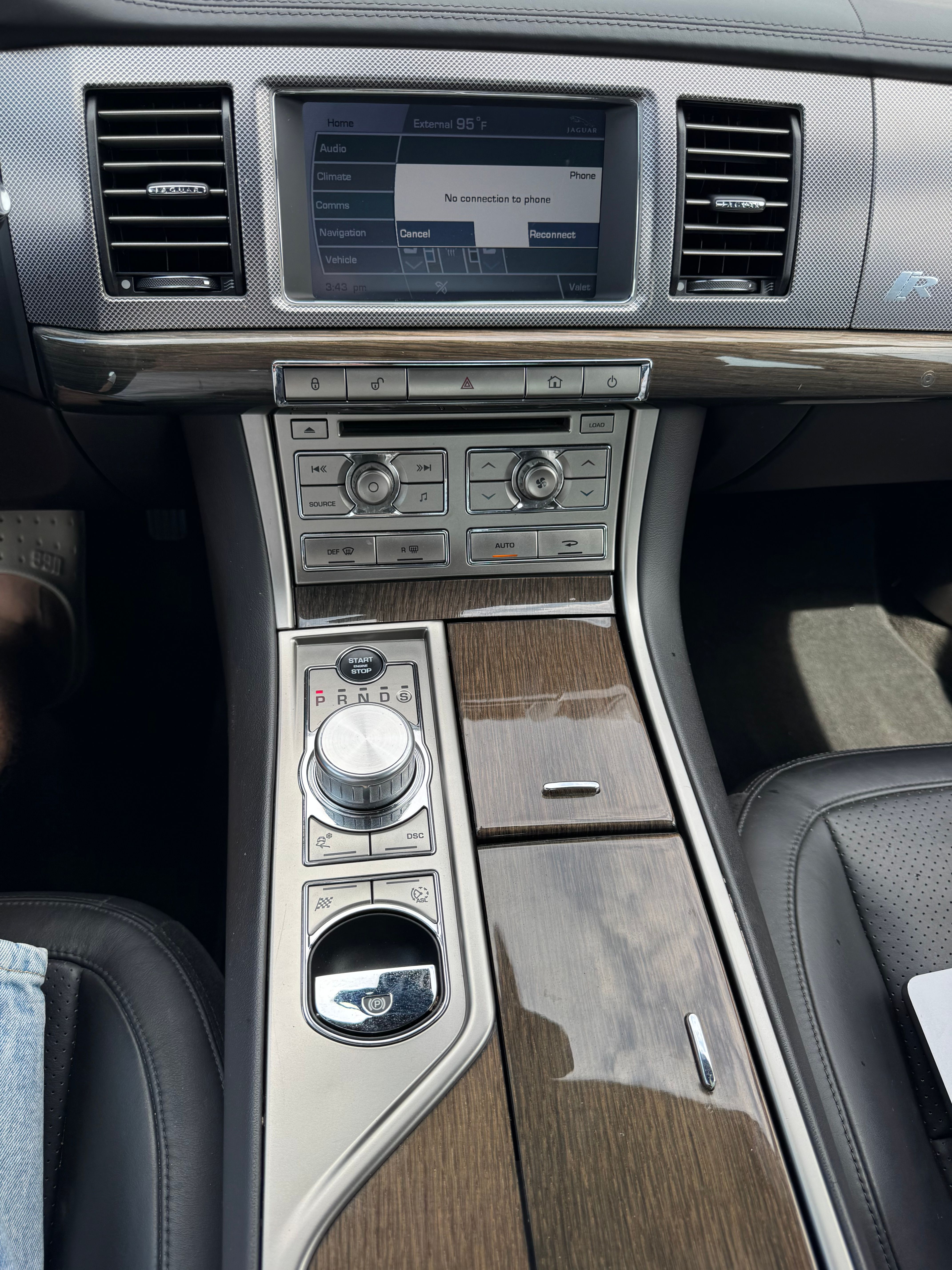 Used 2010 Jaguar XF R RWD image 32