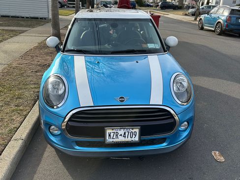 Used 2019 MINI Cooper 4-Door Hardtop image 4