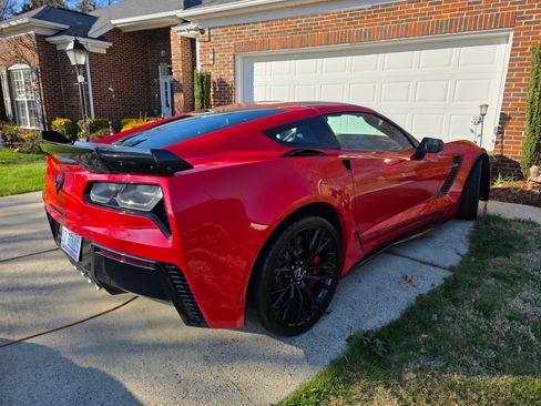 Used 2015 Chevrolet Corvette Z06 w/ 3LZ Preferred Equipment Group image 5