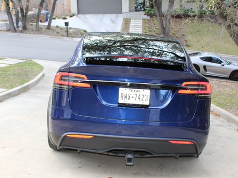 Used 2022 Tesla Model X image 11