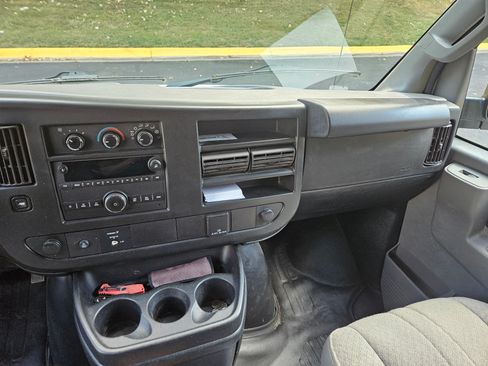 Used 2017 Chevrolet Express 2500 image 11