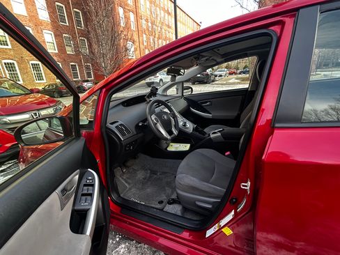 Used 2013 Toyota Prius Three image 28