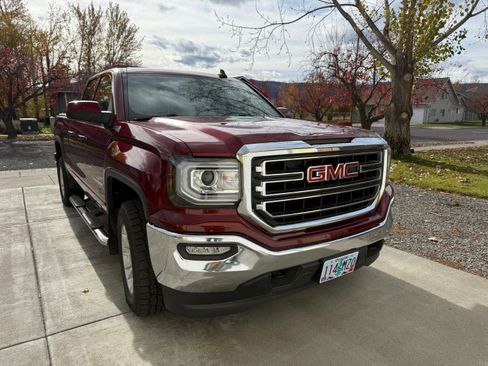 Used 2017 GMC Sierra 1500 SLE w/ SLE Value Package image 4