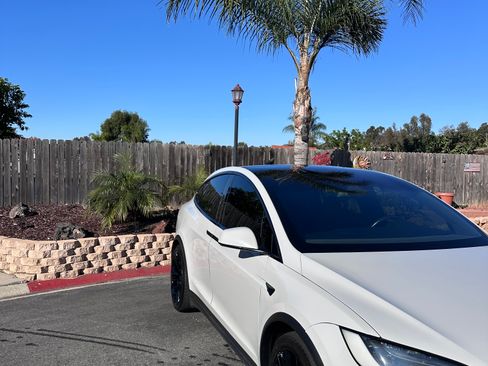 Used 2018 Tesla Model X 75D image 9