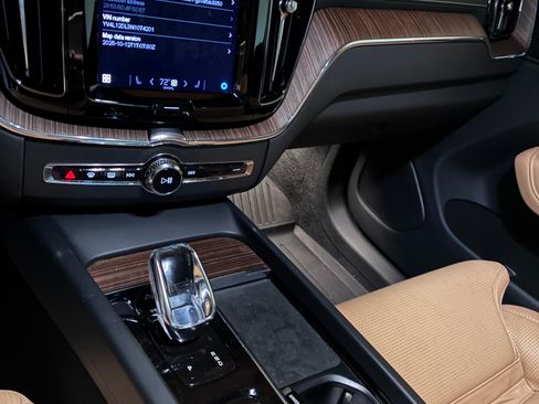 Used 2022 Volvo XC60 B5 Inscription w/ Advanced Package image 10