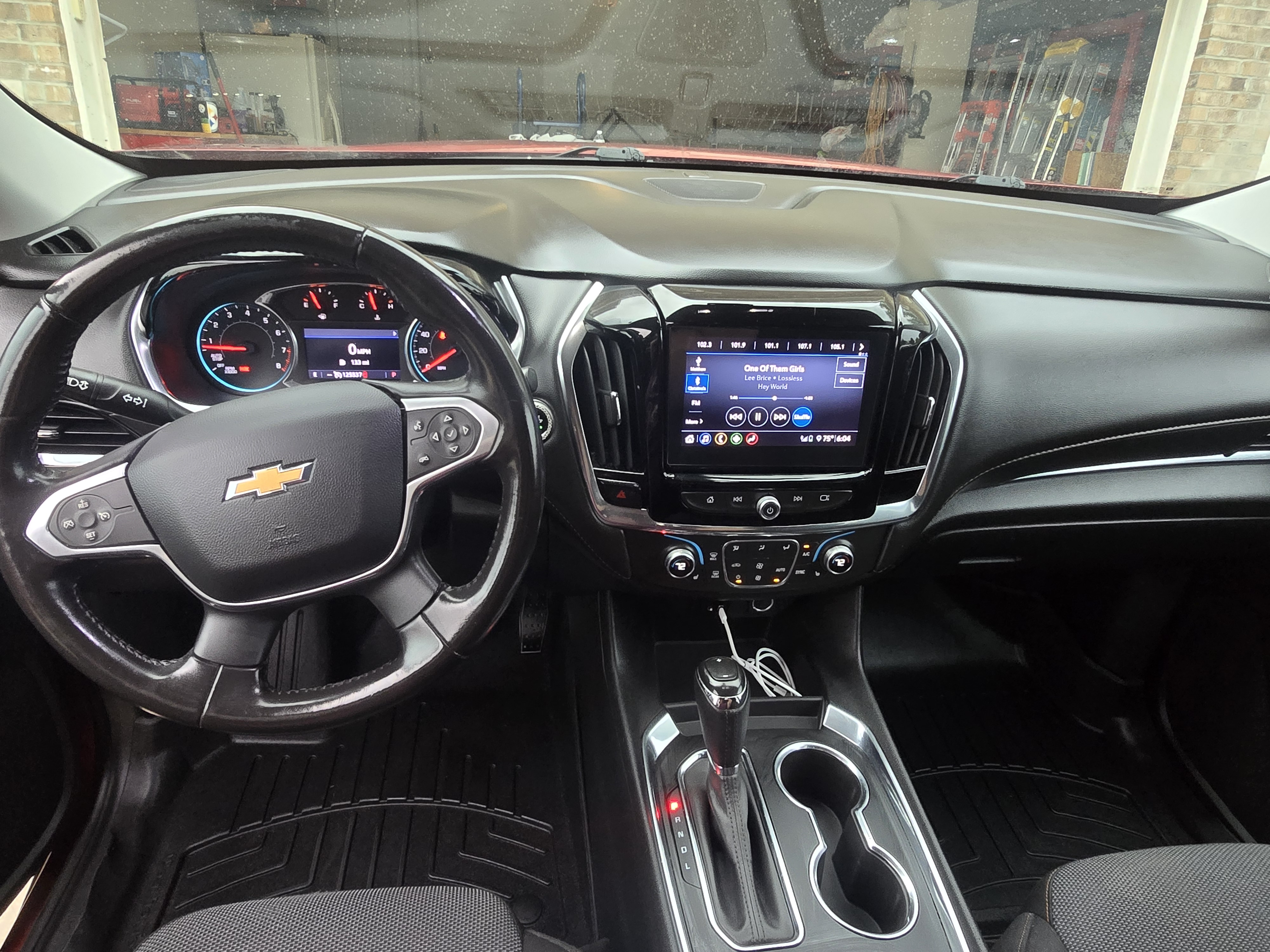Used 2020 Chevrolet Traverse LT FWD image 9