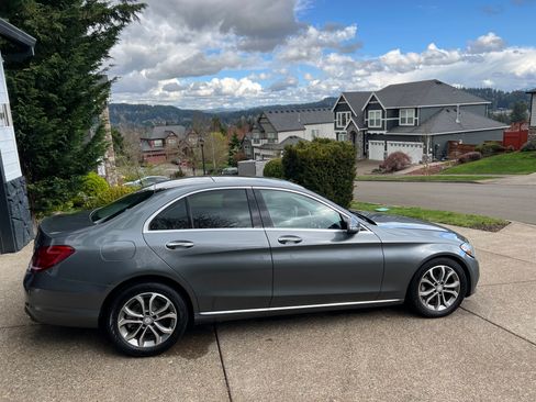 Used 2017 Mercedes-Benz C 300 Sedan image 8