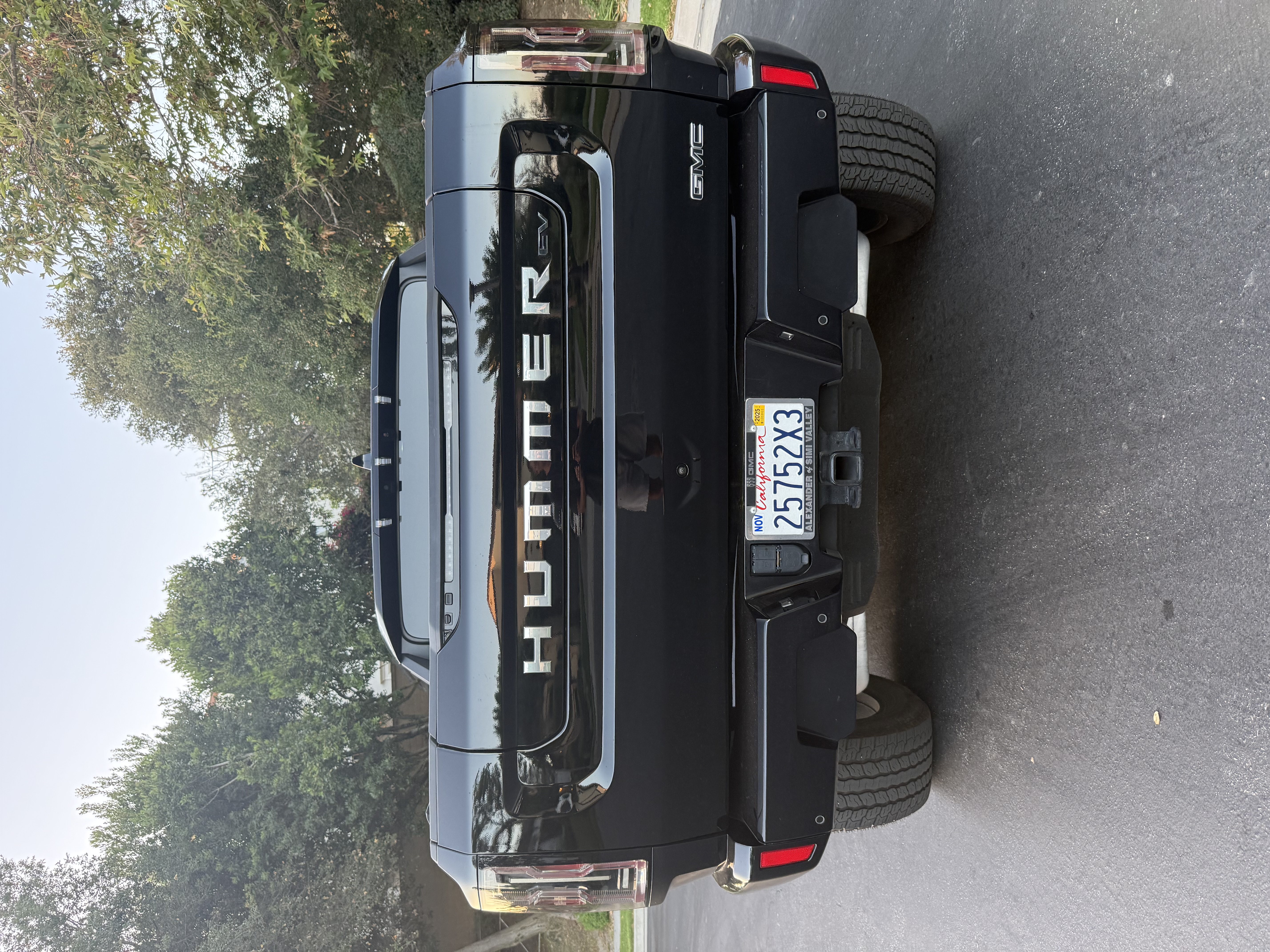 Used 2024 GMC Hummer EV 2X w/ LPO, Illumination Package AWD/4WD image 2