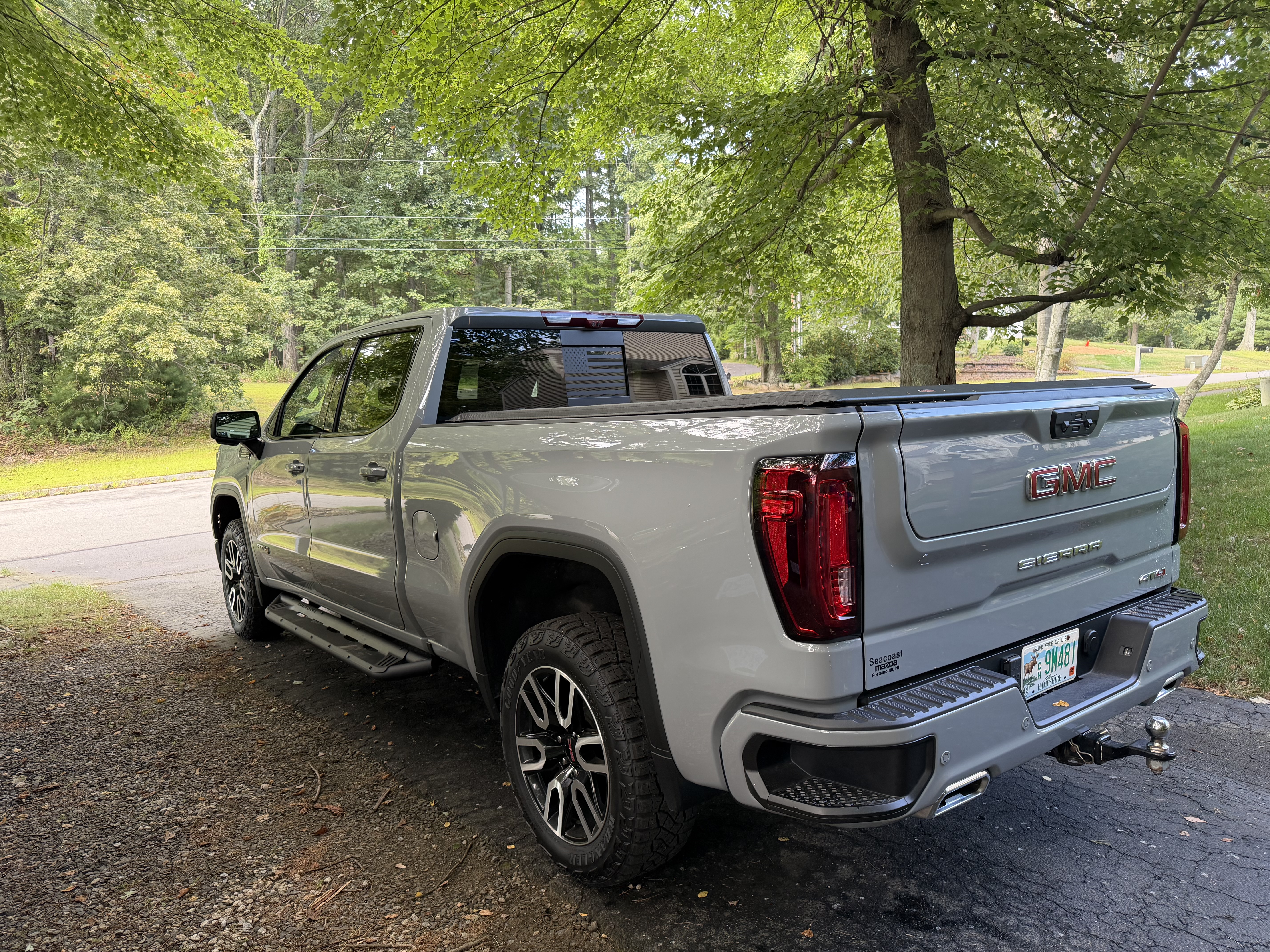 Used 2024 GMC Sierra 1500 AT4 w/ Technology Package AWD/4WD image 4