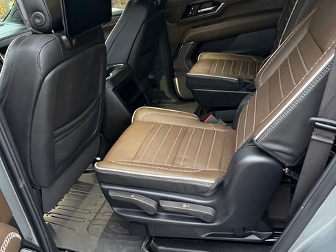 Used 2025 GMC Yukon Denali Ultimate image 12