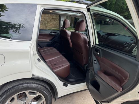 Used 2017 Subaru Forester 2.5i Touring AWD/4WD image 10