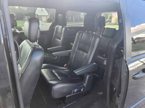 Used 2012 Dodge Grand Caravan R/T w/ Driver Convenience Group image 17
