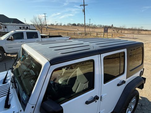 Used 2013 Jeep Wrangler Unlimited Sport image 17