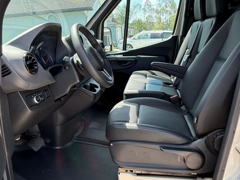 Used 2024 Mercedes-Benz Sprinter 2500 image 15