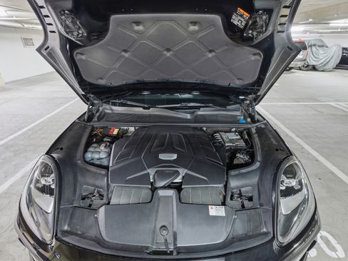 Used 2019 Porsche Cayenne Sport Utility 4D image 5