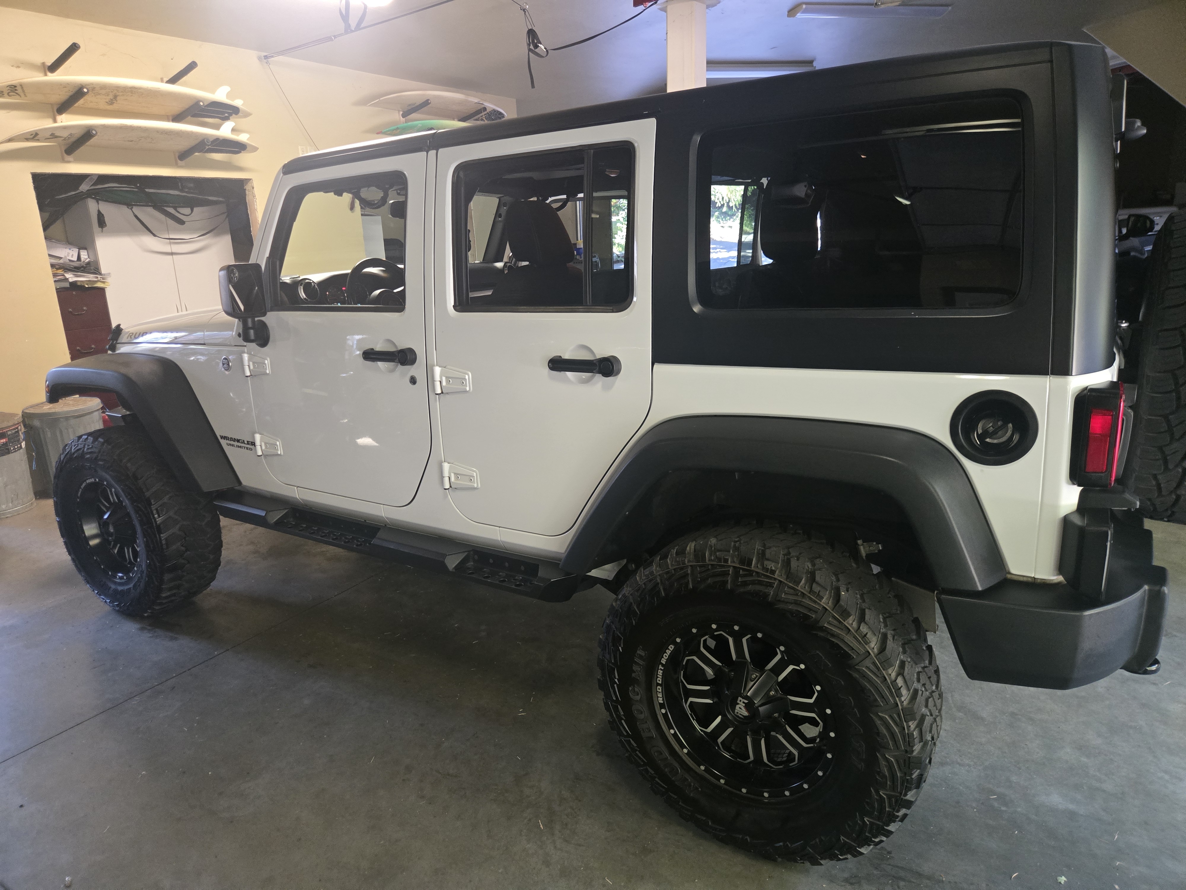 Used 2015 Jeep Wrangler Unlimited Rubicon w/ Connectivity Group AWD/4WD image 10