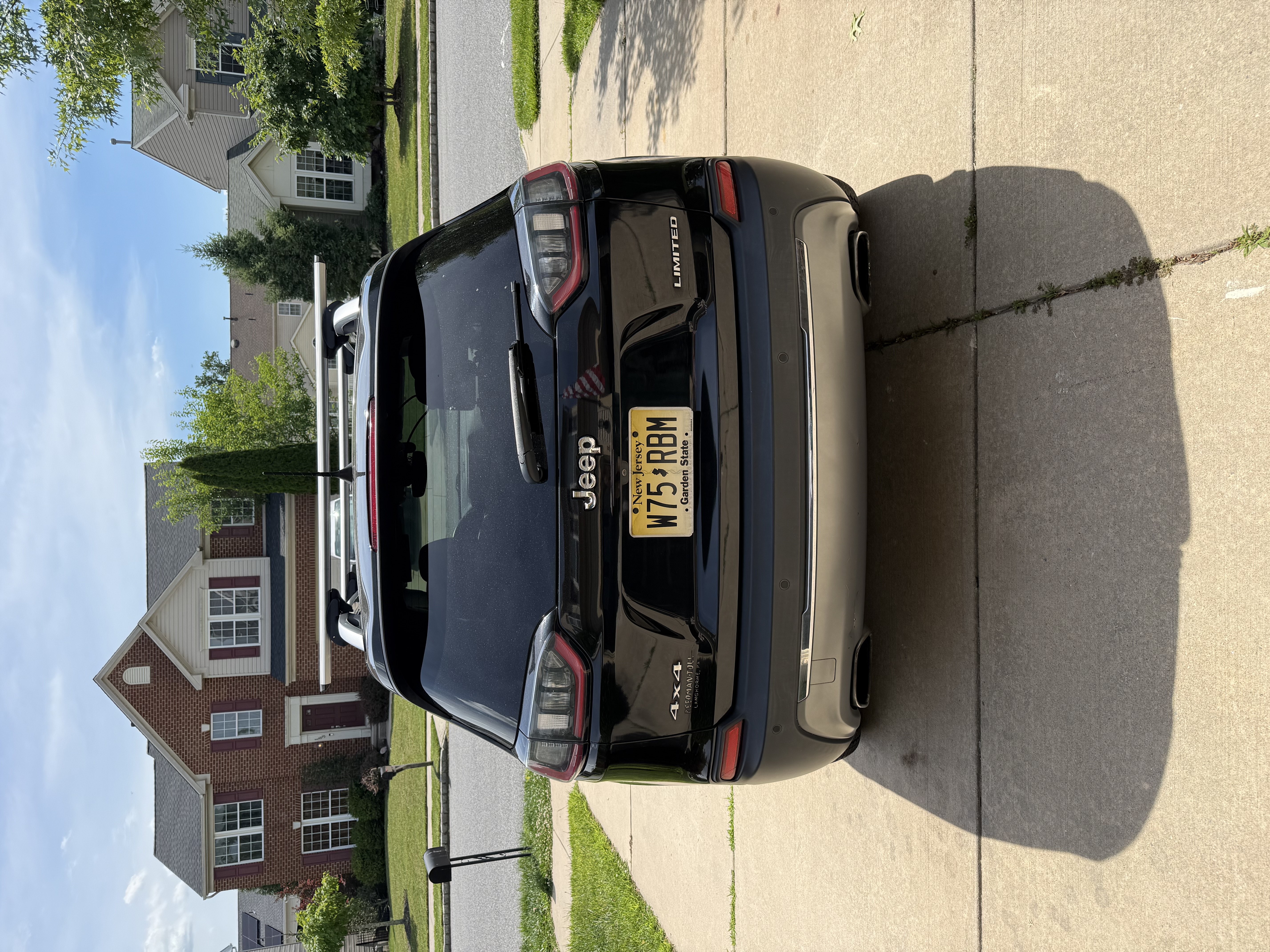 Used 2019 Jeep Cherokee Limited AWD/4WD image 5