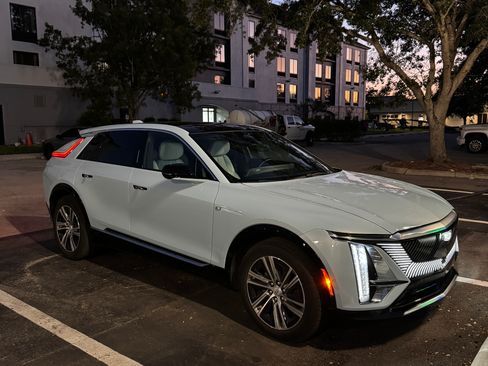 Used 2024 Cadillac Lyriq Luxury w/ LPO, Floor Liner Package AWD/4WD image 8