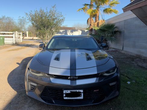 Used 2017 Chevrolet Camaro SS image 1