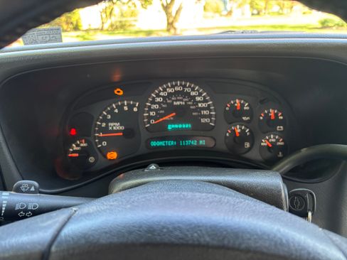 Used 2004 Chevrolet Silverado 2500 LS w/ Snow Plow Prep Package AWD/4WD image 10