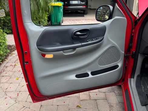 Used 2002 Ford F150 Lightning image 14