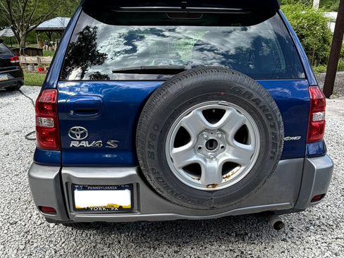Used 2004 Toyota RAV4 4WD image 8
