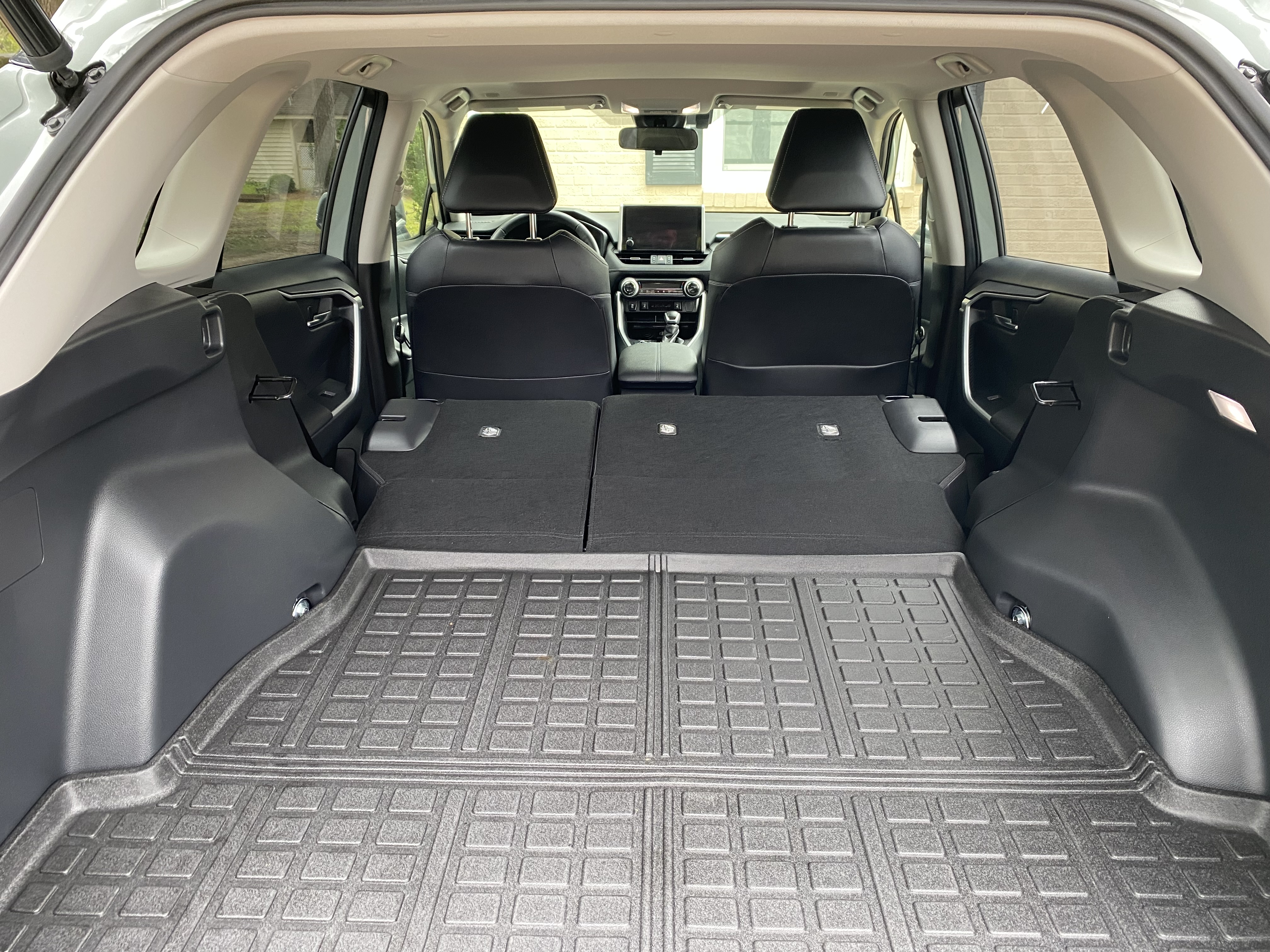 Used 2023 Toyota RAV4 XLE Premium AWD/4WD image 18