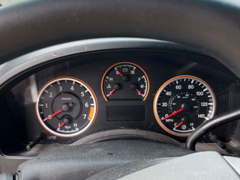 Used 2015 Nissan Titan SV image 15