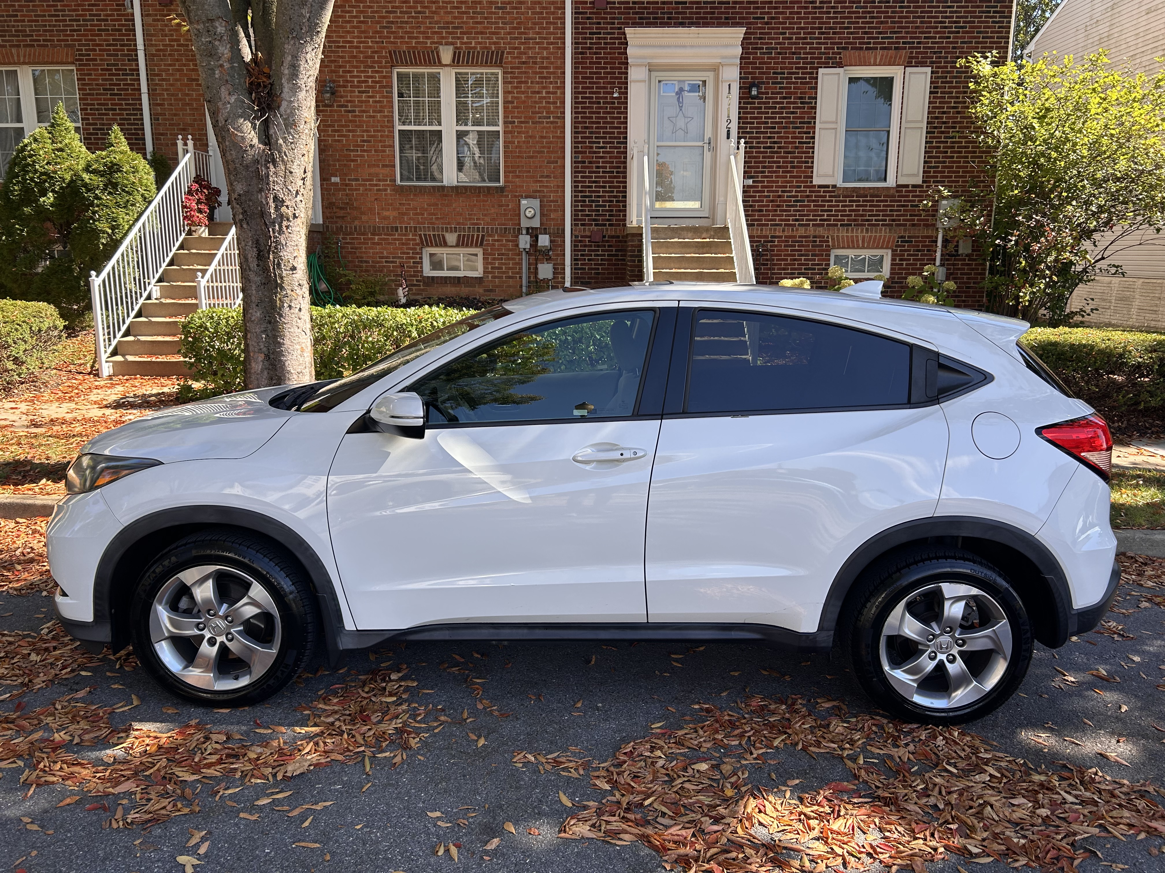 Used 2017 Honda HR-V EX image 4