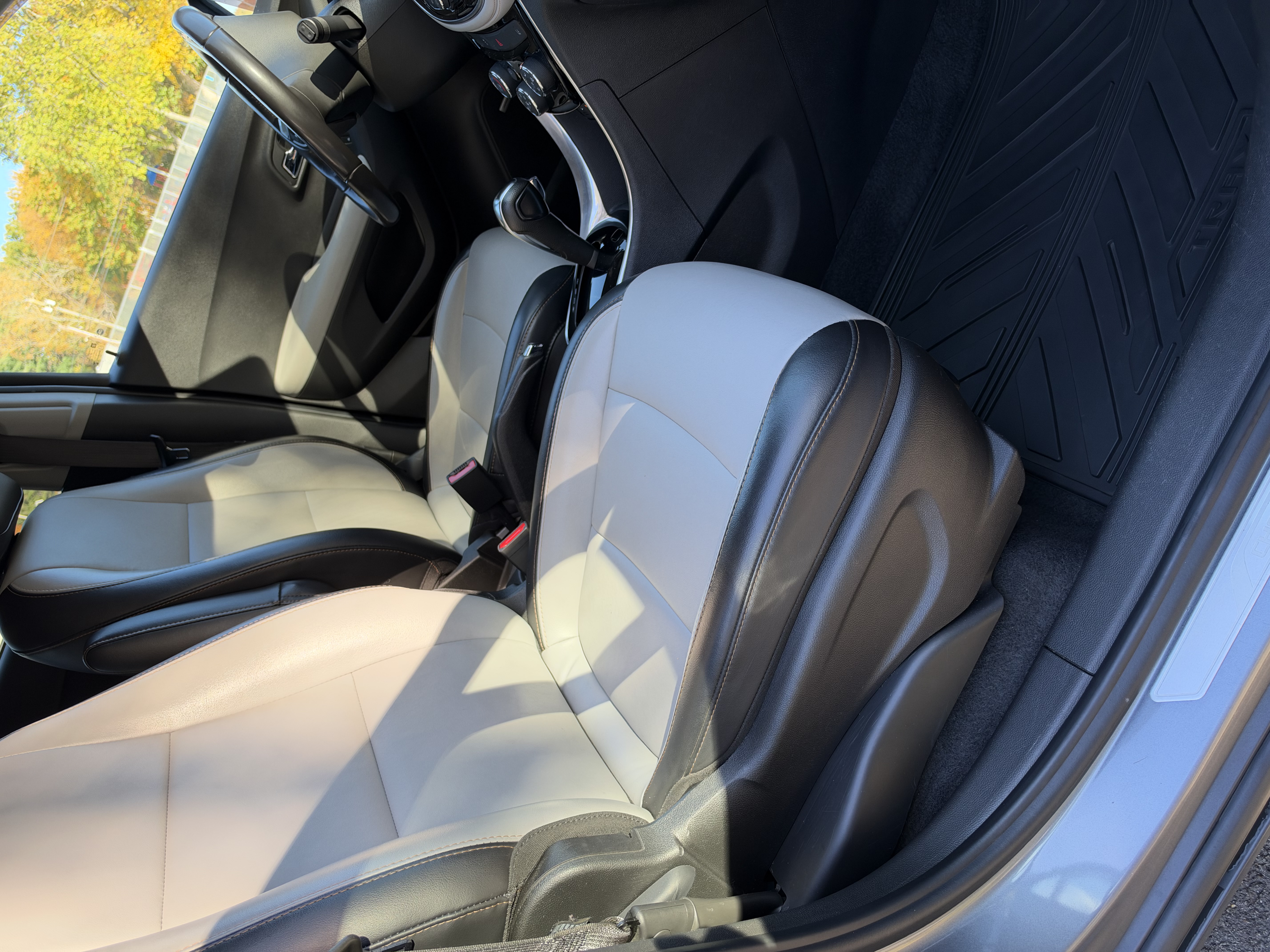 Used 2020 Chevrolet Trax Premier w/ LPO, Protection Package AWD/4WD image 10