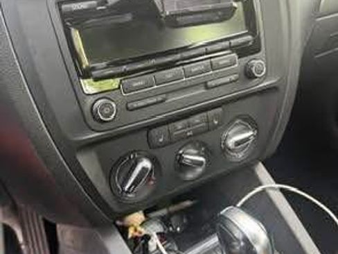 Used 2015 Volkswagen Jetta SE image 14