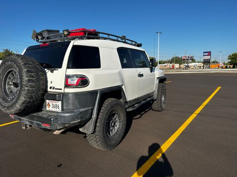 Used 2012 Toyota FJ Cruiser Sport Utility 2D w/ Convenience Pkg image 6