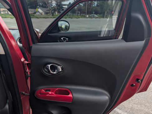 Used 2012 Nissan Juke SV w/ Interior Illumination Pkg image 19