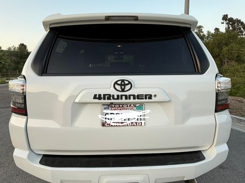 Used 2018 Toyota 4Runner SR5 AWD/4WD image 20
