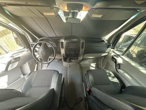 Used 2016 Mercedes-Benz Sprinter 2500 image 15