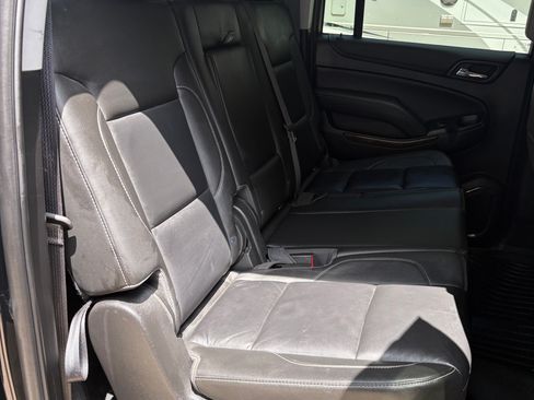 Used 2019 Chevrolet Suburban LT RWD image 16