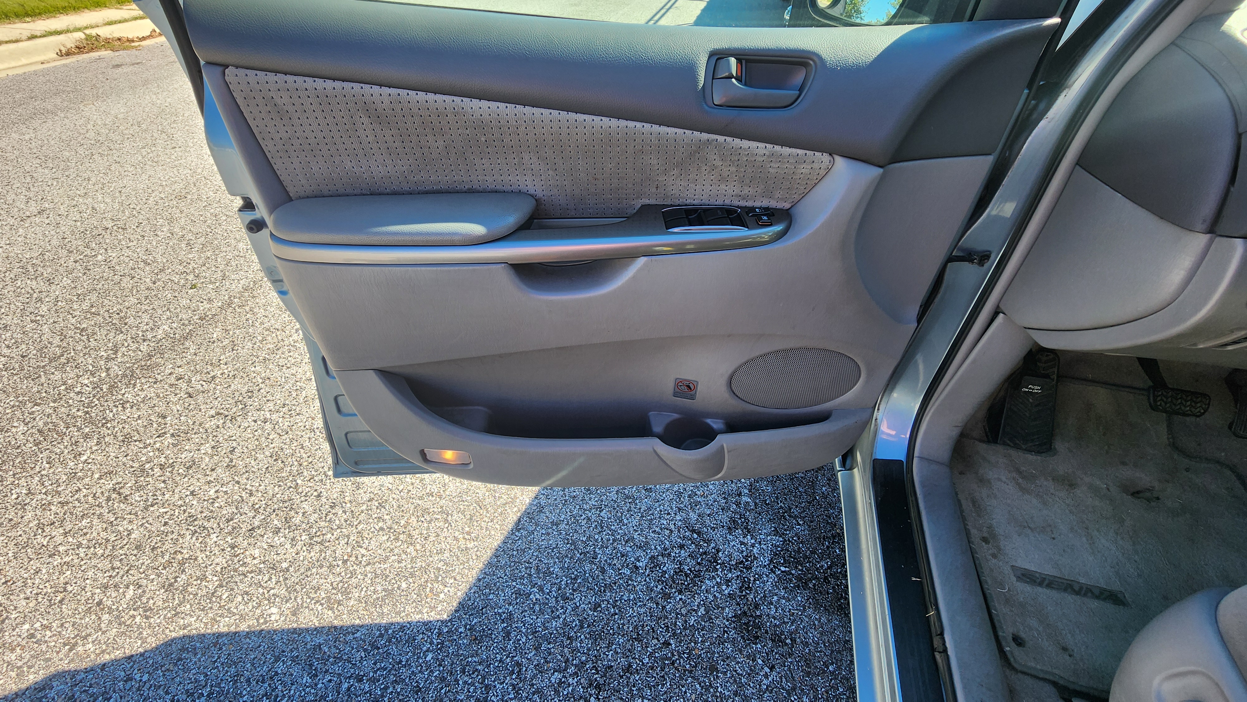 Used 2008 Toyota Sienna LE FWD image 17