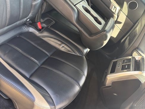 Used 2015 Land Rover Range Rover Sport SE image 8