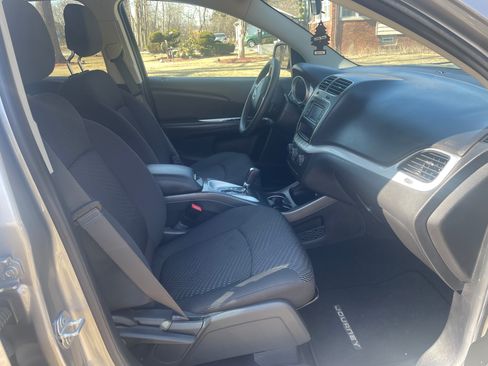 Used 2017 Dodge Journey SE image 5