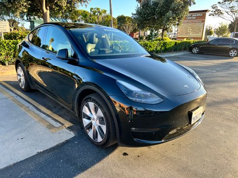 Used 2023 Tesla Model Y Long Range AWD/4WD image 4