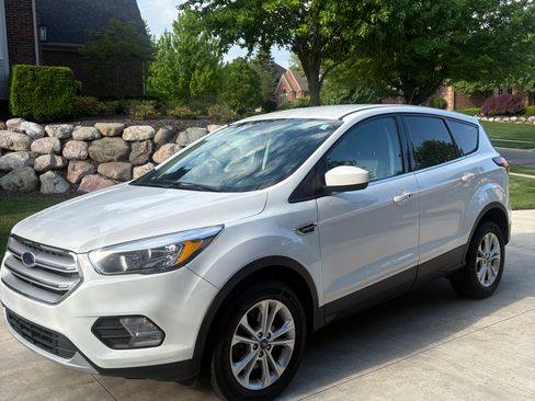 Used 2019 Ford Escape SE AWD/4WD image 1