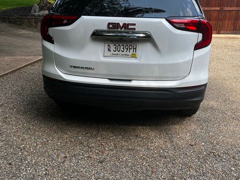 Used 2020 GMC Terrain SLE FWD image 11