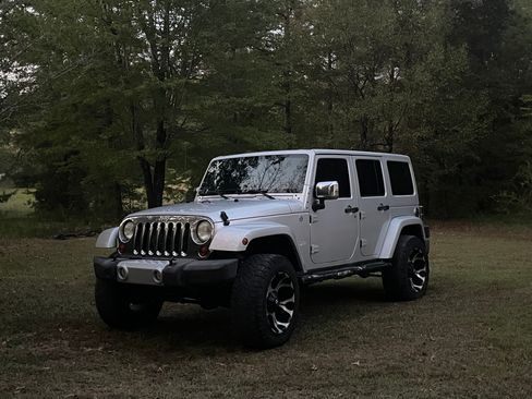 Used 2012 Jeep Wrangler Unlimited Sahara w/ Mopar Chrome Edition Group image 5